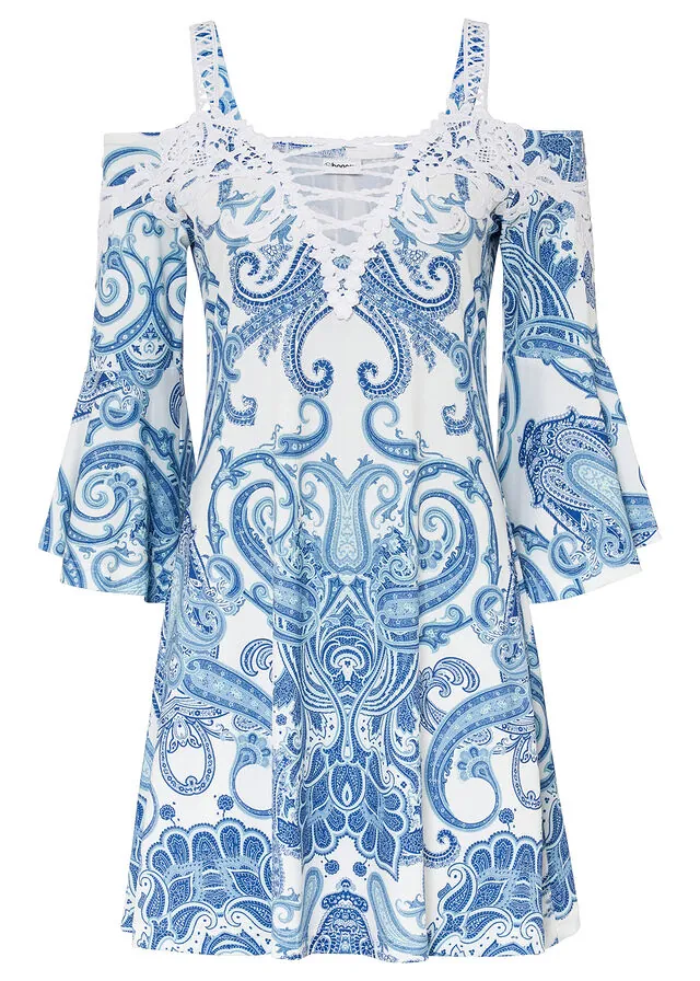 Vestido acampanado con escote bañera