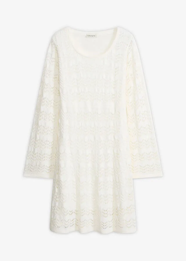 Vestido de ganchillo con mangas acampanadas