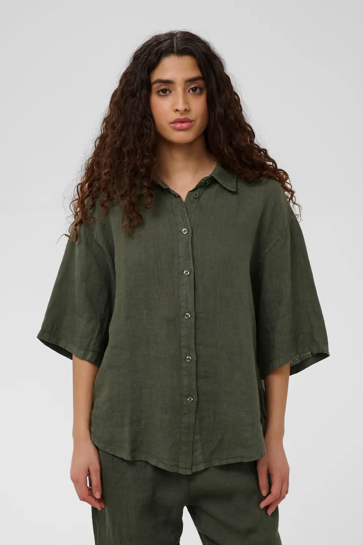 SOAKED IN LUXURY Blusa caqui