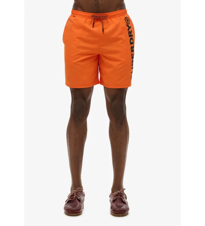 Superdry para hombre. M3010248A Bañador de 43,2 cm con gráfico deportivo naranja (M), Beachwear, Poliéster Reciclado, Sostenible