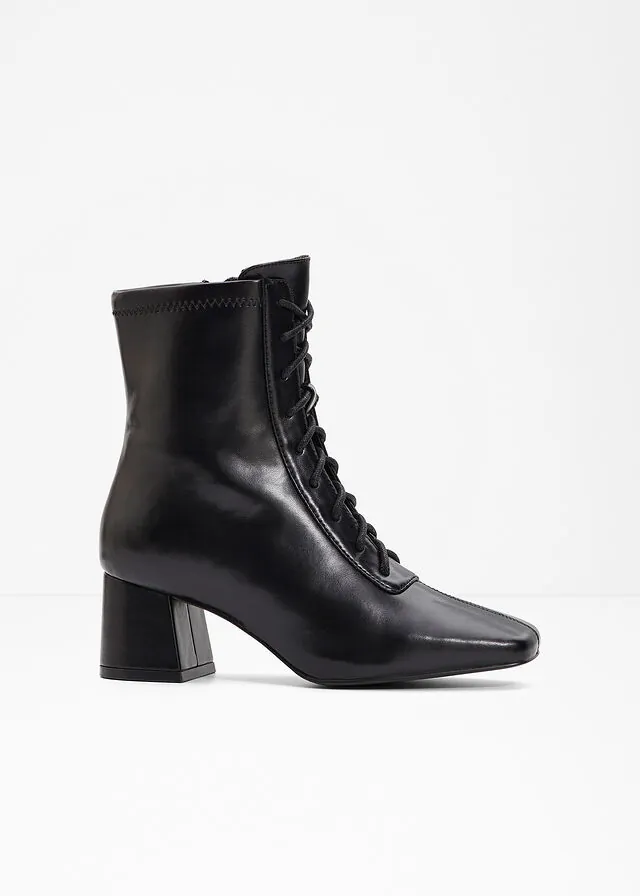Botines con cordones y tacón ancho