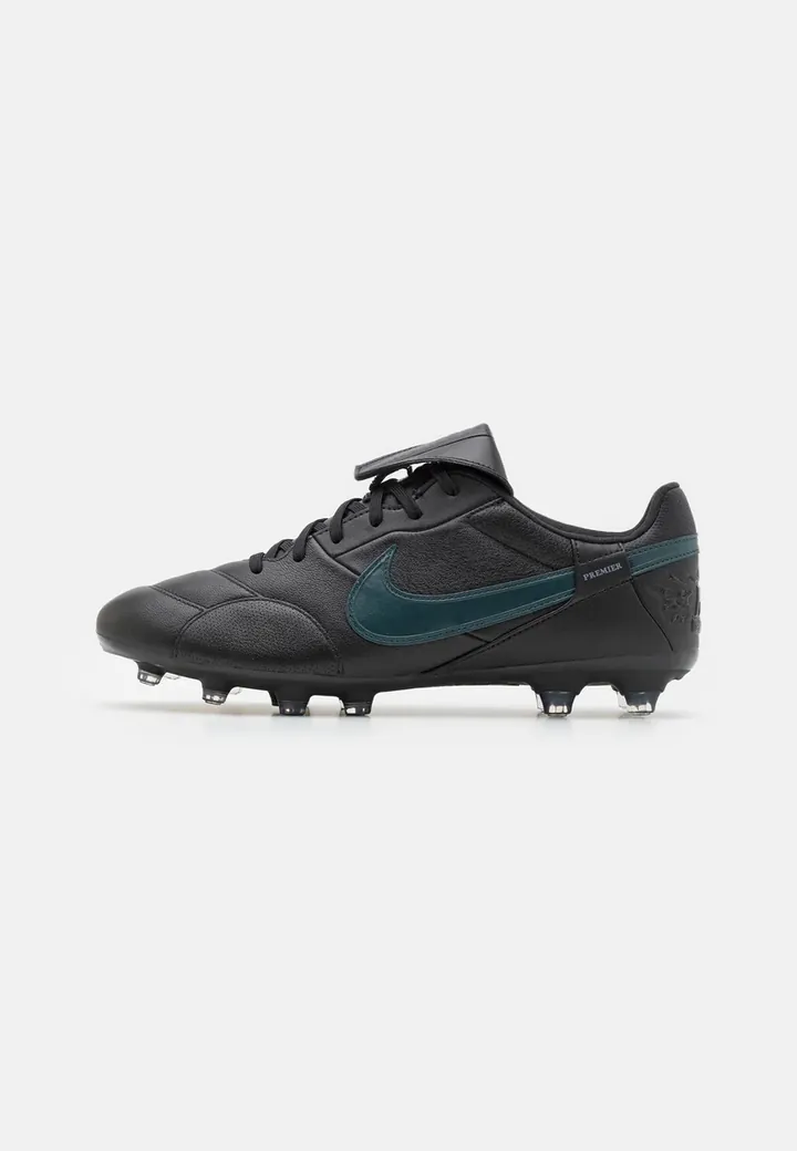 Botines de fútbol para terreno firme