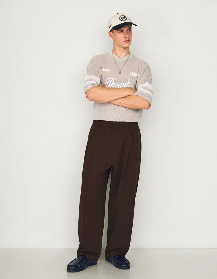 Bershka Pantalón Baggy Pliegues Hombre 34 Marrón