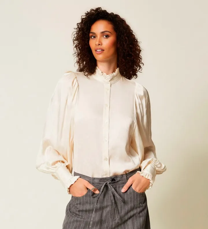 Twinset para mujer. 252TT2362 Camisa de raso de jacquard con volantes blanco roto (42), Casual, Viscosa, Manga larga