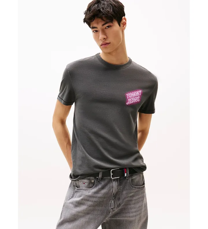 Tommy Jeans para hombre. DM0DM21829 Camiseta de cuello redondo con estampado negro (XL), Casual, Algodón, Manga corta
