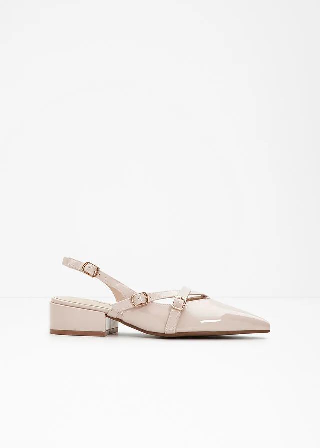 Zapatos de tacón con talón al descubierto