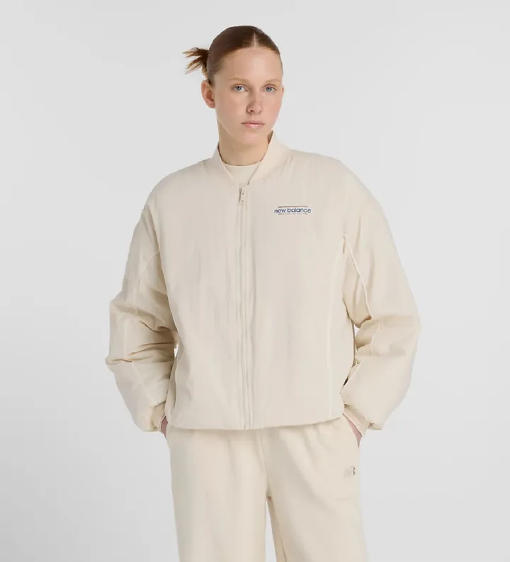 New Balance para mujer. WJ53500 Chaqueta bomber tejida reinventada beige (L), Casual, Nylon