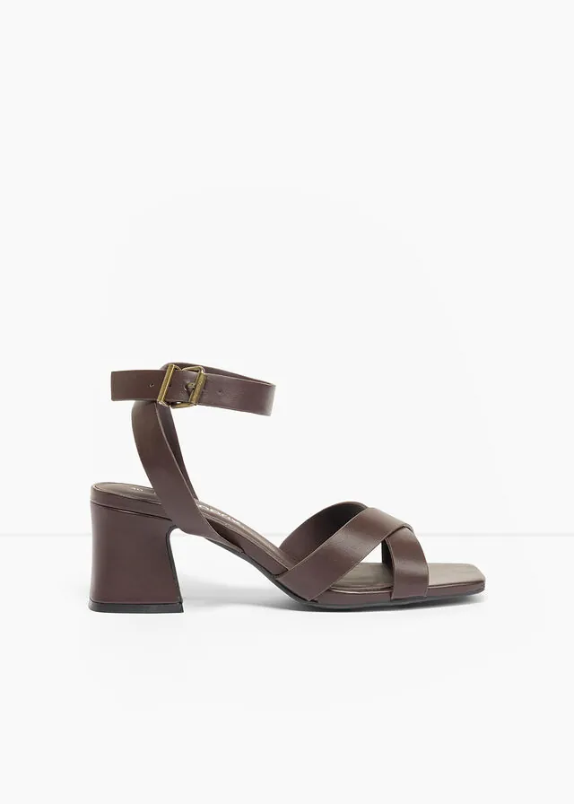 Sandalias con tacón grueso