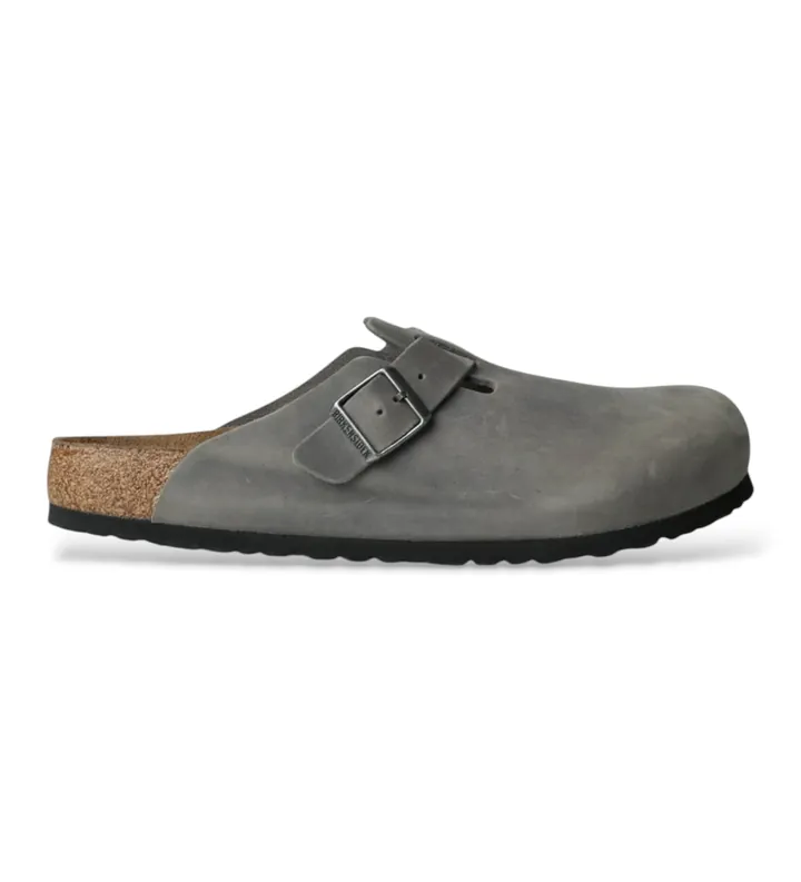 Birkenstock para hombre. 1013255 Zuecos de Piel Boston (Ajuste Regular) negro (40), Plano, Hebilla, Casual, Gris