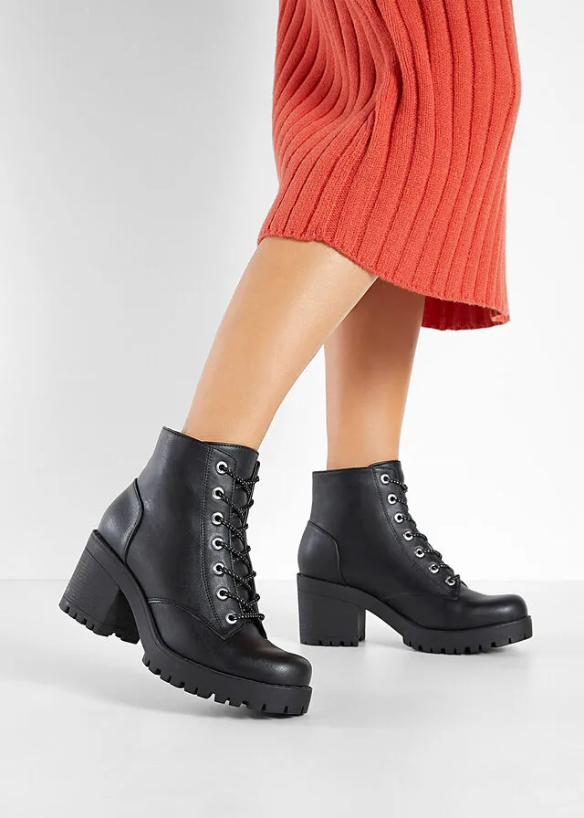 Botas con cordones y tacón ancho
